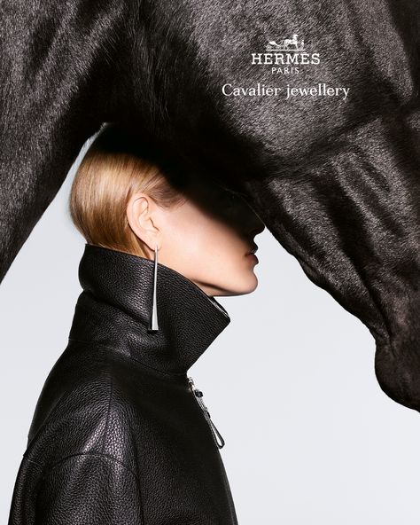 Cavalier jewellery: from harnesses to jewelry. #HermesJewellery Hermes Equestrian, Hermes Fragrance, Western Photoshoot, High Horse, Artwork Wallpaper, Horse Fashion, Equestrian Jewelry, Hermes Jewelry, Horse Aesthetic