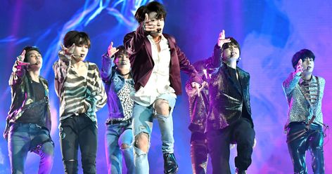 A Deeper Look at Why BTS Has Thrived in America Dance Clips, Bts Fake Love, Jungkook Videos, Bts Dance, K Pop Boy Band, Billboard Music, Billboard Music Awards, Fake Love, Musical Group