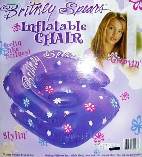 In the '90s and early 2000s, you thought inflatable furniture was da bomb. | The Sad Saga Of '90s Inflatable Furniture 1990s Kids, 00s Nostalgia, Inflatable Furniture, Childhood Memories 90s, Inflatable Chair, Child Hood, Y2k Girl, Childhood Memories 2000, 90s Memories