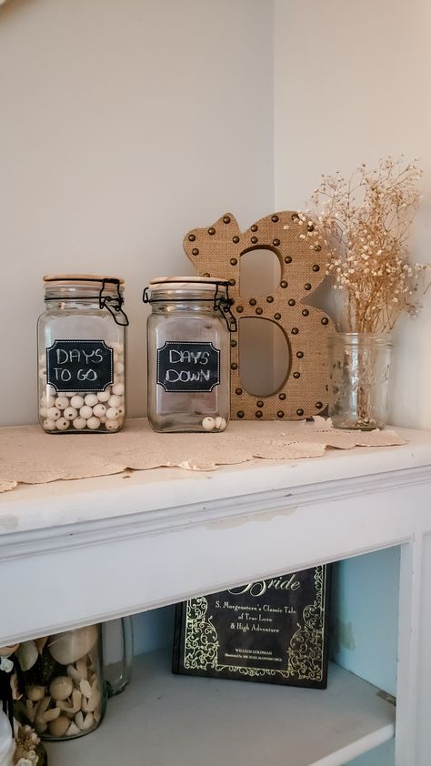 Deployment countdown jars for children with wooden beads. Diy Countdown Ideas, Deployment Countdown Ideas, Deployment Countdown For Kids, Deployment Wall For Kids, Deployment Kids, Deployment Wall, Deployment Countdown, Countdown For Kids, Countdown Ideas