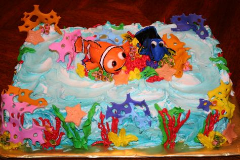 Finding Nemo - White sheet cake filled and iced in white buttercream. All decorations are made of marshmallow fondant. White Sheet Cake, Finding Nemo Birthday Cake, White Sheet Cakes, Finding Nemo Cake, Octonauts Cake, Finding Dory Party, Finding Nemo Party, Nemo Birthday Party, Nemo Cake