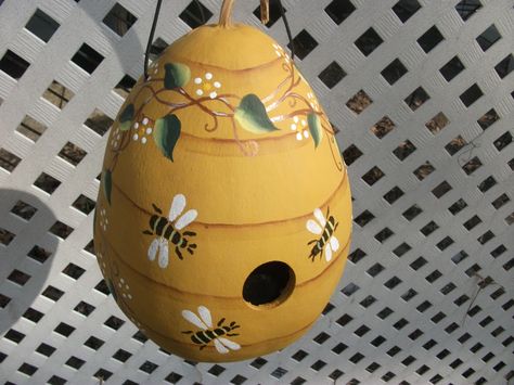 Paper Mache Bee Hive, Beehive Birdhouse, Pottery Stencils, Gourds Diy, Halloween Gourds, Gorgeous Gourds, Gourd Crafts, Bird Houses Ideas Diy, Gourds Birdhouse