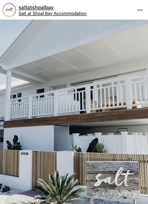 Hamptons House Exterior, Temporary Fence, Fence Plants, Double Storey House, Beach House Exterior, Casa Exterior, Mesa Exterior, Hamptons House, Beach House Design