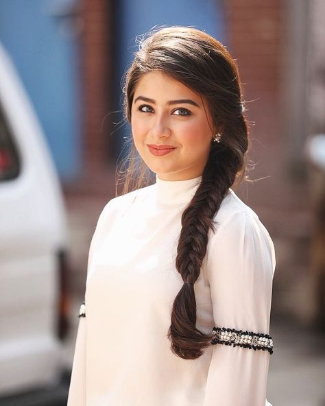 aditibhatia hashtag on Twitter Aditi Bhatia, Hair Style On Saree, Hair Style Vedio, Indian Wedding Hairstyles, Long Hair Wedding Styles, Front Hair Styles, Hair Up Styles, Jennifer Winget, Hair Stylist Life