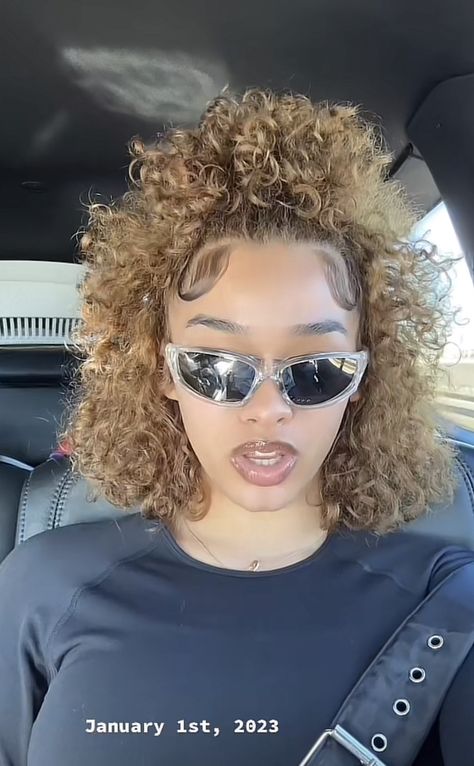 Shorter Natural Curly Hair, Half Up Half Down Hairstyles Short Hair Black Women, Curly Hairstyles Bob Natural Curls, Baddie Short Curly Hairstyles, Curly Hair Inspo Hairstyles School, Wet Curly Hairstyles Natural Curls, Short Curly Hair Black Women Hairstyles, Half Up Half Down Curly Hair Short, Short Curly Hair Side Part