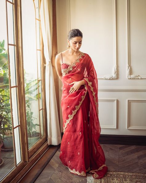 Priyanka Kapadia Badani | 🌹 AB in a gorgeous @toraniofficial saree and @amrapalijewels 📸 @_psudo_ Makeup @puneetbsaini Hair @amitthakur_hair Style… | Instagram Alia Bhatt Saree Looks, Diwali Outfit Ideas, Alia Bhatt Saree, Indian Fits, Diwali Outfit, Saree Looks, Cool Merch, Fashionable Saree, Diwali Outfits