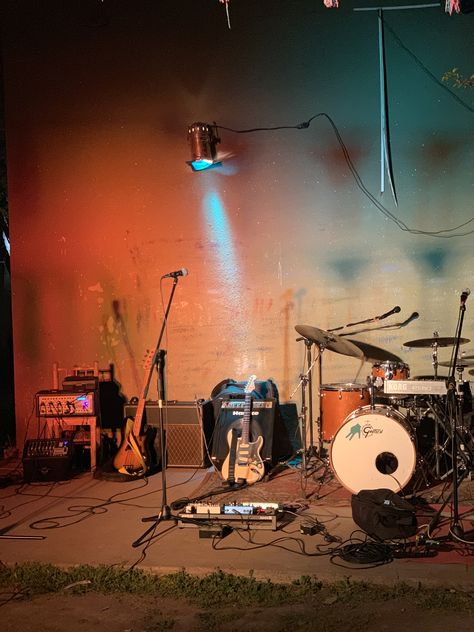 Band Stage Aesthetic, Rock Concert Stage Background, Recording Studio Aesthetic Vintage, Rock Stage Aesthetic, Band Studio Aesthetic, Basement Band Aesthetic, Soundcheck Aesthetic, Tiny Desk Concert Aesthetic, Small Band Aesthetic