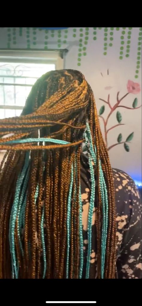 Blue And Brown Knotless Braids, Brown And Blue Hair Black Women, Brown And Blue Braids, Teal Braids, Blue Knotless Braids, Blue Knotless, Coloured Braids, Blue Box Braids, Light Blue Knit