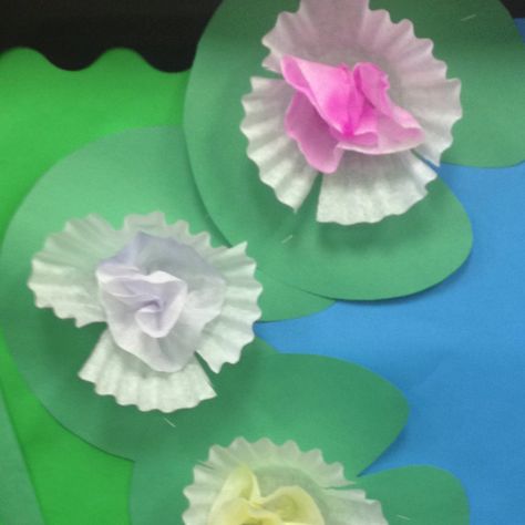 Coffee filter flower lily pads. Inside coffee filter is done with watercolor. Lily Pad Craft Preschool, Lily Pad Craft, Pond Habitat, Fine Motor Activities For Kids, K Crafts, Frog Crafts, Summer Preschool, Pond Life, Spring Preschool