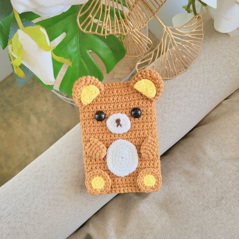 Crochet Phone Case Crochet, Pouch Crochet, Rilakkuma, Crochet Tutorial, Passport Holder, Easy Crochet, Crochet Projects, Gingerbread, Phone Case