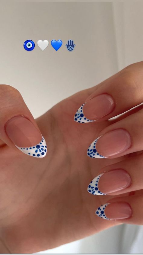 Nail Inspo European Summer, Cute Aesthetic Almond Nails, Blue French Design Nails, Nail Inspo For Blue Dress, Blue Aesthetic Acrylic Nails, Tropical Simple Nails, Aesthetic Nail Designs Almond, Coastal Nail Ideas, Europe Nails Aesthetic