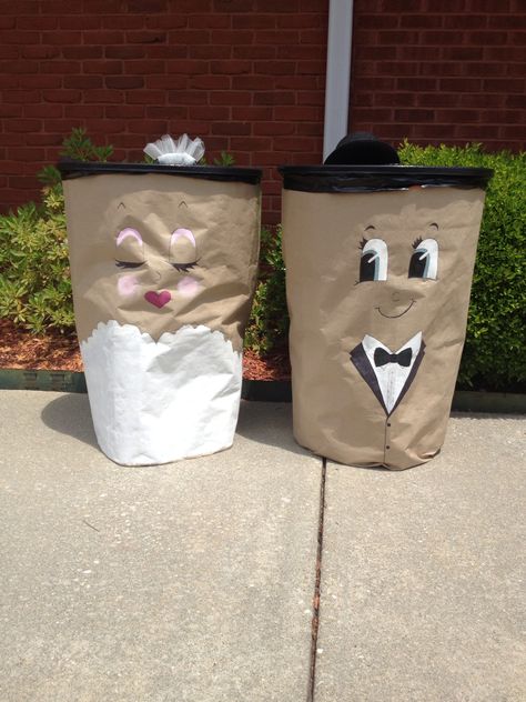 Cute garbage cans Wedding Garbage Can Ideas, Trash Can Ideas, Garbage Art, Can Ideas, Garbage Containers, Trash Containers, Grey Headboard, Art Cart, Wedding Banner