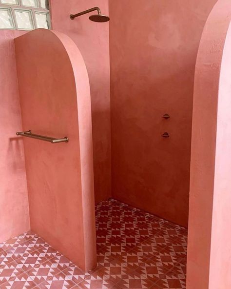 265639140_235931858623883_1249714363058341326_n Pink Terracotta Bathroom, Mexican Interior Design Bathroom, Pink Floor Tiles, Mexican Bathroom Ideas, Terracotta Bathroom, Mexican Terracotta, Coloured Tiles, Mexican Interior Design, Mexican Bathroom