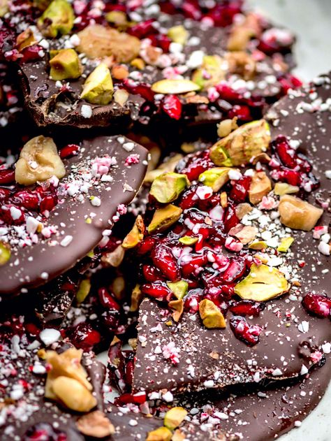 Holiday Chocolate Bark Dark Chocolate Pomegranate Bark, Pomegranate Chocolate Bark, Chocolate Bark Recipes, Pomegranate Chocolate, Bark Recipes, Dark Chocolate Bark, Healthy Fruit Desserts, Creative Dessert Recipes, Chocolate Bark Recipe