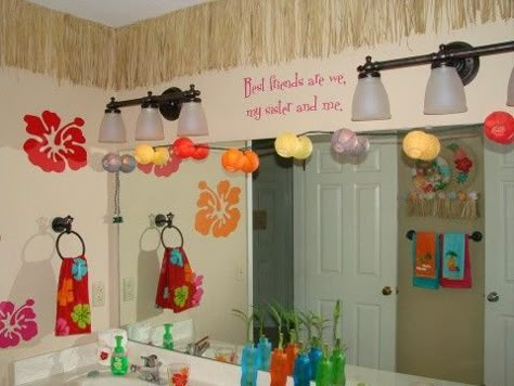 hawaii themed bathroom Bathroom Lighting Farmhouse, Bathroom Ideas Accessories, Hawaiian Bathroom, Tropical Bathrooms, Tropical Bathroom Ideas, Hawaii Bedroom, Hawaiian Ideas, Hawaiian Bedroom, Grass Border