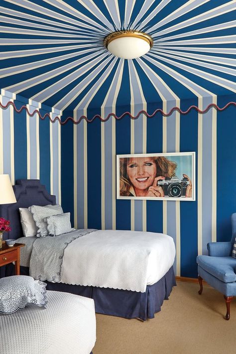 Modern Guest Bedroom, Tent Room, Dining Room Cozy, Studio Chairs, Striped Walls, Chic Wallpaper, Small Bedroom Designs, White Floors, Guest Bedrooms