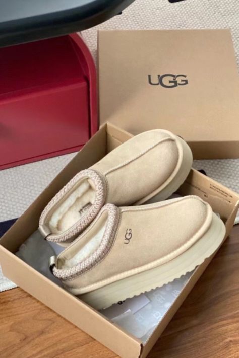 Ugg Ultra Mini Boots, Ugg Tazz Slippers, Tazz Slipper, Beige Slippers, Ugg Shoes Women, Tazz Slippers, Slippers Ugg, Ugg Tazz, Ugg Ultra Mini