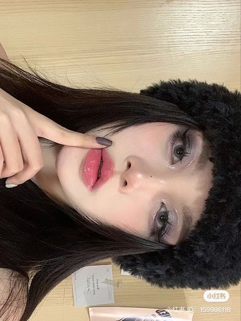 Ulzzang Girl Face, Dark Korean Makeup, Eyeshadow Creative, Shifting Face, Creative Eyeliner, Dag Make Up, Elegantes Makeup, Mekap Mata, Flot Makeup