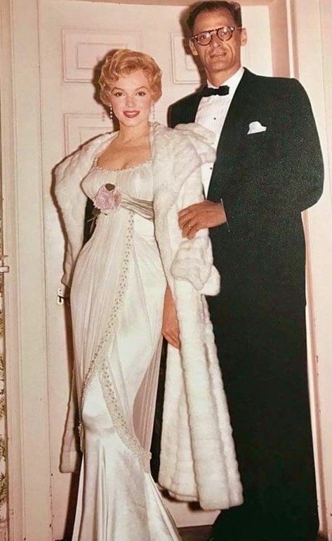 Marilyn Monroe Wedding, 1950s Hollywood, Marilyn Monroe Dress, Arthur Miller, Robes Glamour, Classic Hollywood Glamour, Marilyn Monroe Fashion, Vintage Hollywood Glamour, Marilyn Monroe Photos