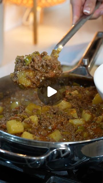 Claudia on Instagram: "Let me share with you how to make my favorite GROUND BEEF CARNE GUISADA WITH POTATOES now let me tell you this one is one of my favorite meals on a budget and under 30 minutes serve with homemade tortillas, refried beans and rice! And yes it’s similar to picadillo yet very different ❤️

Tip: remove the grease from meat if it let any! 

Ingredients
1 small diced onions
3 Anaheim green peppers or 2 bell peppers
1 jalapeño
3 small diced Roma tomatoes 
3 minced garlic cloves
2 lbs lean ground beef or 85/15
4 tsp New Mexico chili powder or paprika 
2 tsp ground cumin
2 tsp oregano
1 tsp black pepper
1 tsp ground chile ancho
Salt to taste I used 2 tsp
4 medium diced potatoes
2 cups water or beef broth **if using broth don’t add the bouillon
2 tbsp APF
4 tsp beef bouillon
1 Refried Beans And Rice, New Mexico Chili, Beef Potatoes, Ground Beef And Potatoes, Carne Guisada, Mexico Food, Beef And Potatoes, Beans And Rice, Green Peppers