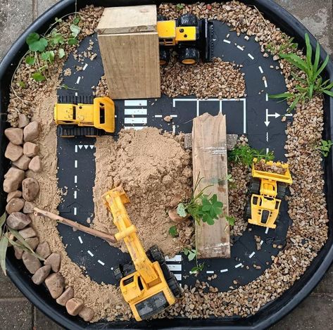 Diy Backyard Car Track, Sandpit Play Ideas, Construction Tuff Tray, Messy Play Activities, Construction Play, Backyard Kids Play Area, Eyfs Activities, Nursery Activities, Kids Outdoor Play