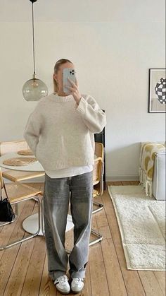 Winter Going Out Outfits, Mantel Outfit, Looks Adidas, 00s Mode, Mantel Beige, Pullovers Outfit, Winter Outfits Aesthetic, Skandinavian Fashion, Chique Outfits