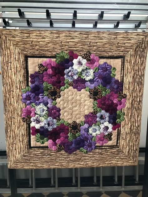 Window Frame Quilt Pattern, Hexie Quilts Patterns, Grandmothers Flower Garden Quilt, Hexagon Quilt Pattern, Hexagon Patchwork, Modern Quilting Designs, Flower Garden Quilt, Hexie Quilt, English Paper Piecing Quilts