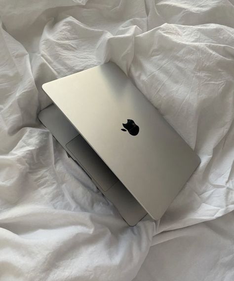 Macbook Aesthetic, Apple Notebook, Apple Macbook Air, Macbook Air 13, Apple Macbook, Macbook Air, Macbook Pro, Macbook, Ram