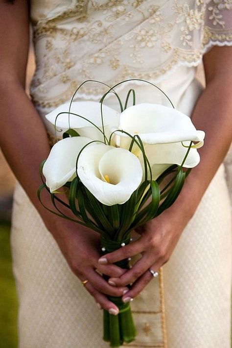 24 Wedding Bouquet Ideas & Inspiration (Peonies, Dahlias, Lilies) Lilly Bouquet Wedding, Calla Lily Bridesmaid Bouquet, Calla Lillies Bouquet, White Calla Lily Bouquet, Calla Lily Bridal Bouquet, Classic Wedding Bouquet, Lily Bridal Bouquet, Calla Lily Bouquet Wedding, Unique Wedding Bouquet