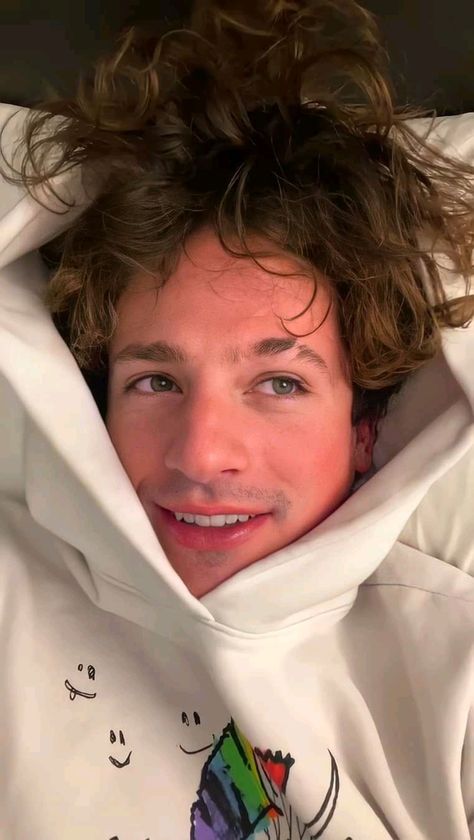 Charli Puth Wallpaper, Charlie Puth Wallpaper, Charlie Puth Instagram, Charlie Puth Music, Popular People, Charlie Puth, Man Candy, Charming Charlie, Man Crush