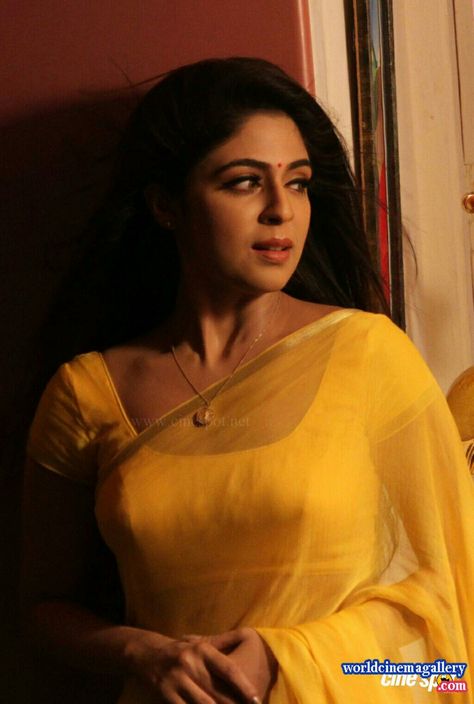 Malavika Wales, Actress In Saree, Long Indian Hair, Serial Actress, Desi Models, Money Images, Indian Models, South Actress, Full Coverage Bra