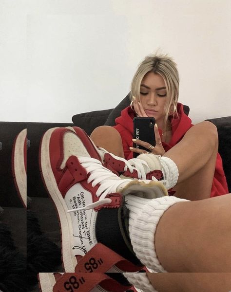 Red Jordan Hoodie, Outfits Streetwear, Preppy Girl, Edgy Outfits, Converse High Top Sneaker, Converse Chuck Taylor High Top Sneaker, Women's Style, Tank Top Fashion, Outfit Of The Day