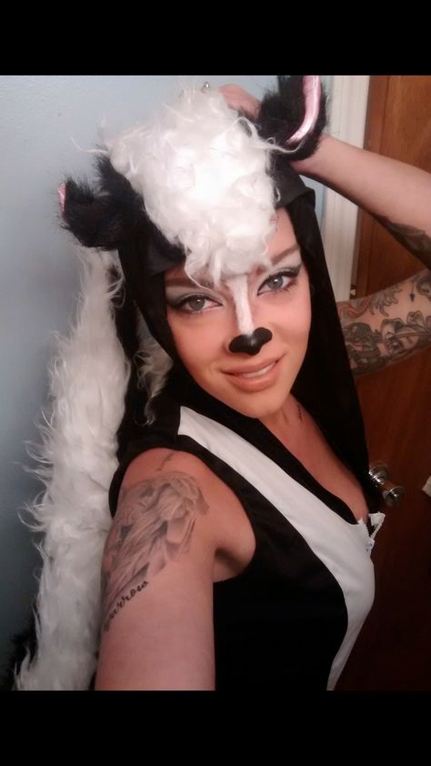 Skunk Makeup Halloween, Skunk Makeup, Piggie Costume, Skunk Costume Womens, Animal Costumes Women Diy, Skunk Halloween Costume, Skunk Halloween, Skunk Costume, Halloween Costumes 2022