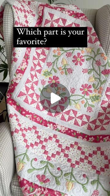 Quilted Flower, Wreath Center, Medallion Quilt, Step Ladder, Flower Bed, Quilt Sewing, Flower Beds, Quilt Patterns, Borders