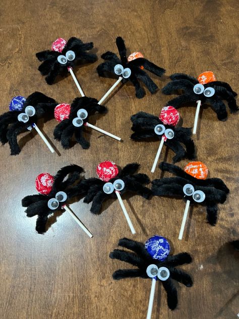 Spider Suckers Halloween, Spider Suckers, Spider Lollipops, Lollipop Craft, Craft Room Organization Diy, Thriving Home, Halloween Crafts Preschool, About Halloween, Library Activities