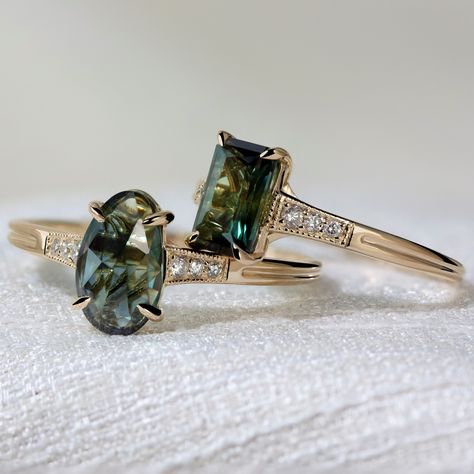 Artemis Ring, Bicolor Sapphire, K Ring, Its Possible, Inside Shop, Engagement Ring Inspiration, Future Wardrobe, Bar Ring, Green Sapphire