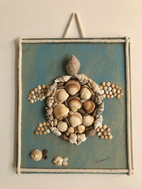 Beach Theme Bedroom Artwork, Diy Beach Shells Craft Ideas, Wooden Turtle Wall Art, Paintings With Seashells, Shell Art Turtle, Diy Shell Art On Canvas, Shell Arts And Crafts, Sea Shell Diy Decor Wall Art, Turtle Made Out Of Sea Shells