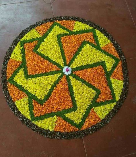 Simple Atham Pookalam Design, Small Pookalam, Athapookalam Designs Simple, Simple Flower Rangoli Diwali, Flowers Rangoli Designs Ideas, Athapookalam Designs, Rangoli Designs With Flowers, Onam Pookalam Design, Flower Rangoli Designs