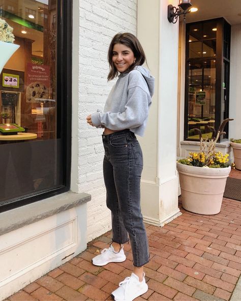 Viviane Audi on Instagram: “Simple, comfy outfits are my favorite 🖤 . . . . . Everything is linked! #vivianewears Shop my daily looks by following me on the…” Vivian Audi, Viviane Audi, Mode Shoes, Teenage Outfits, Mom Jeans Outfit, Study Style, Hoodie Outfit, Jeans Outfit, Ford Gt