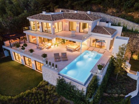 Marbella Villas, Basement Guest Rooms, Nice Homes, Cheerleading Hairstyles, Contemporary Villa, Casas Coloniales, Alight Motion, Mansions Luxury, Cinema Room