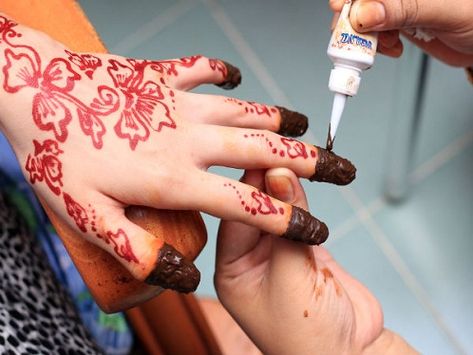 How to Apply Henna on Your Nails: A Beginner’s Guide! Henna On Nails, Henna Nail Art, How To Apply Henna, Unique Nail Art Designs, Henna Nails, Unique Nail Art, Henna Stain, Henna Paste, Natural Nail Polish