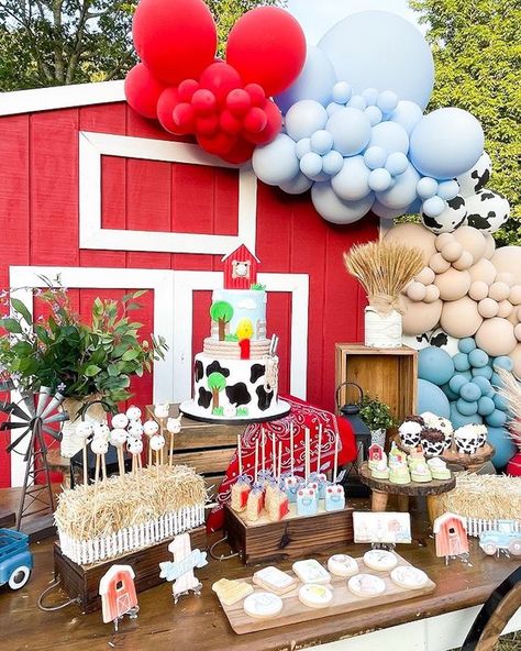 Kara's Party Ideas Farm 1st Birthday Party | Kara's Party Ideas Barn First Birthday Party, Farm Party Centerpiece Ideas, Farm Themed Party, Barnyard Birthday Party, Farm Theme Birthday, Farm Animal Party, Farm Animals Birthday Party, Farm Themed Birthday Party, Fall Birthday Parties