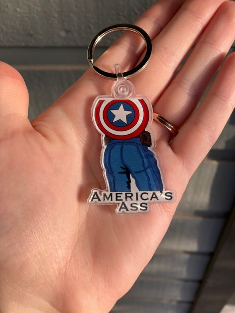 Captain America Gift Ideas, Captain America Gifts, Marvel Keychain, Captain Amerika, Marvel Diy, Marvel Accessories, Marvel Jewelry, Marvel Room, Marvel Couples