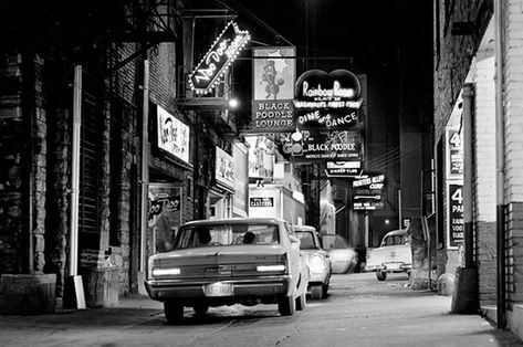 10 Photos of Nashville That Show What Music City Used to Look Like Nashville Attractions, Vintage Nashville, Tennessee Waltz, Gone Days, Foto Gif, Pastel Sunset, Southern Cities, Black And White Picture Wall, State Of Grace