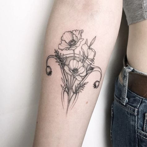 Flower Uterus, Midwife Tattoo, Uterus Tattoo, Feminism Tattoo, Womb Tattoo, Places To Get Tattoos, Feminist Tattoo, Dope Tattoos, Piercing Tattoo