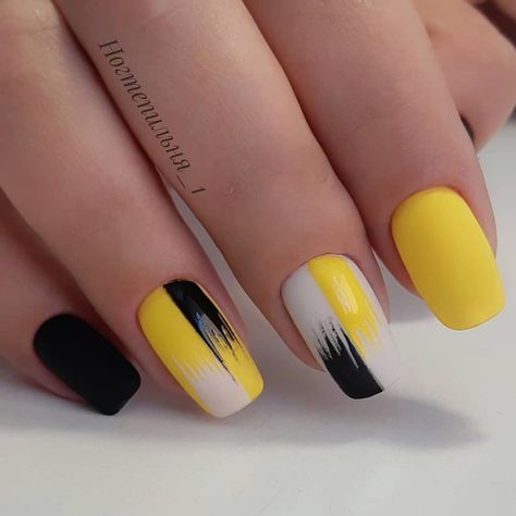 Unghie Sfumate, Yellow Nail Art, Unghie Nail Art, Nail Design Inspiration, Black Nail Designs, Black Nail, Yellow Nails, Gel Nail Art, Nail Polish Colors