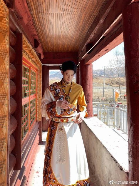 Matrix Fashion, Tibetan Clothing, Mongolian Clothing, Chinese Fancy Dress, Art Outfit, King Fashion, History Fashion, Guys Clothing Styles, Androgynous Fashion