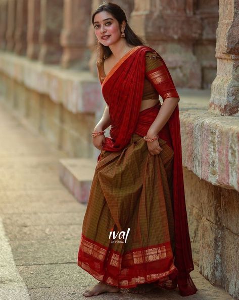 Half Saree Designs Simple, Traditional Half Saree, Onam Outfits, Stylish Kurtis Design, Pretty Skirt, Simple Lehenga, Half Saree Lehenga, Half Sarees, Lehenga Designs Simple