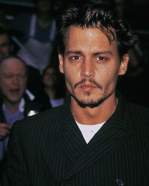 Johnny Depp 1990, 90s Johnny Depp, Johnny Depp Images, Ricardo Kaka, جوني ديب, Johnny Depp Style, 90s Actors, Johnny Depp Fans, Young Johnny Depp