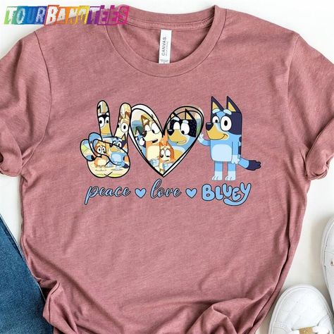 Bluey Mom Shirt, Bluey Sweatshirts, Bluey Shirt, Sublimation Shirt, Family Meaning, Tshirt Printing, Tshirt Printing Design, Cricut Tips, Sublime Shirt